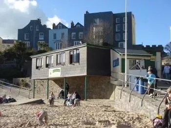 Dennis Cafe