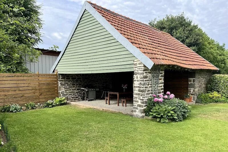 Luxury Family Farmhouse, Pool and Games Room. Perfect for DDay, Mont st Michel