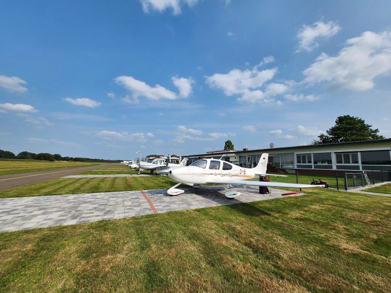 Airfield Hotel & Restaurant