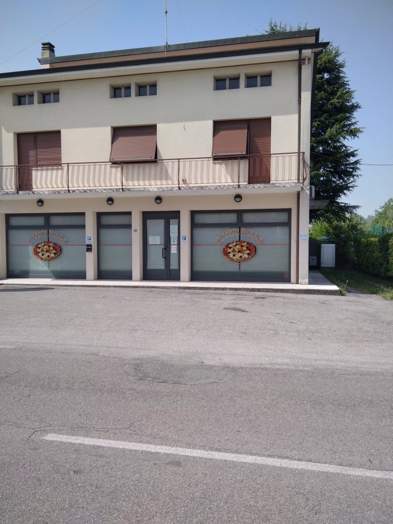 Titti's Pizza