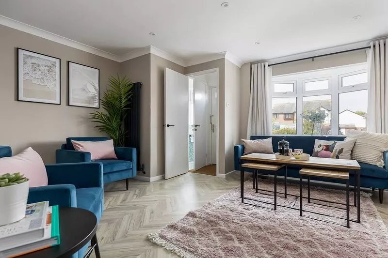 FULLY RENOVATED HOUSE WITH HOT TUB and SEA VIEW