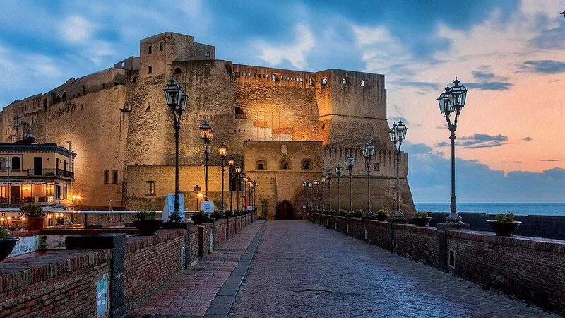 CAMPANA HOUSE CENTRAL STATION NAPLES