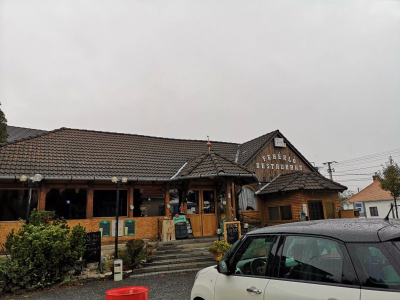 White Horse Guesthouse & Restaurant