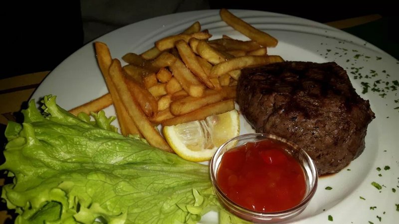 Mulligans Irish Pub & Restaurant