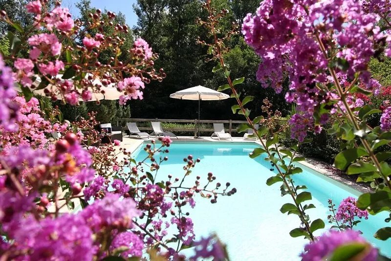 House rental w/pool, Jacuzzi, sauna in the Périgord Noir, 5 km away from Sarlat