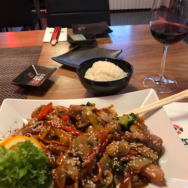 Umi Sushi Japanese & Fusion Restaurant