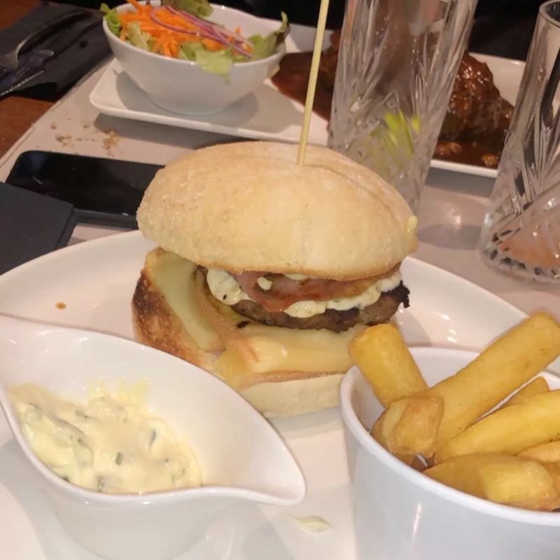 George's Brasserie