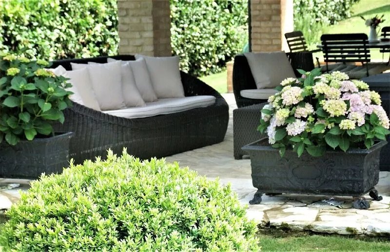 Hunters Lodge - luxury 1 bedroom house with exclusive pool.