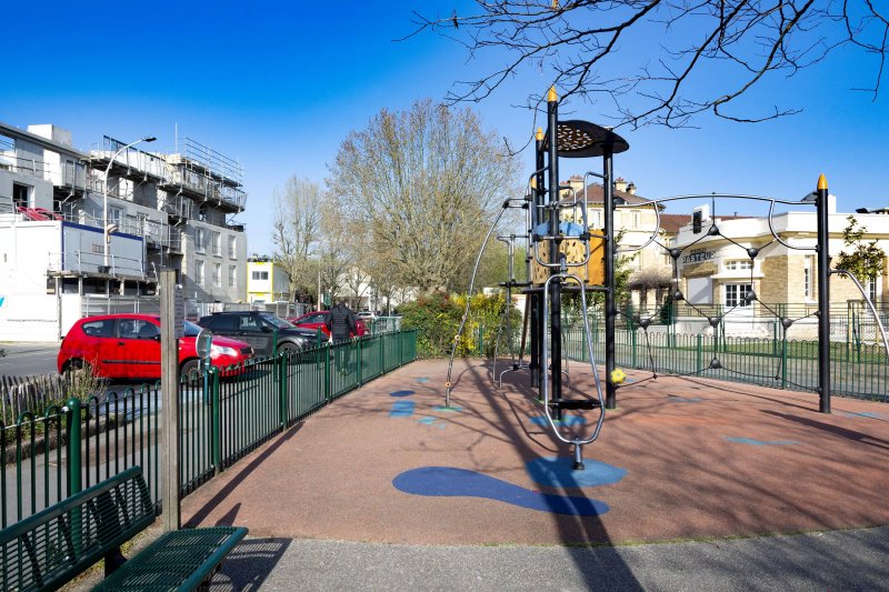 Square Pasteur