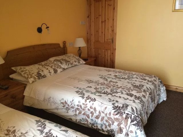 Roseville Lodge B & B