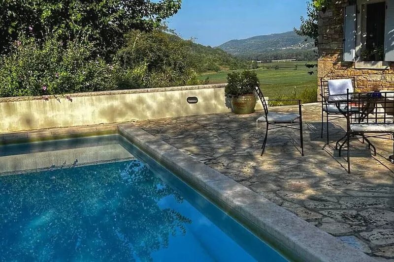 Large Villa, with Pool, home Cinema, 25 min. from Beach. Private EV charging