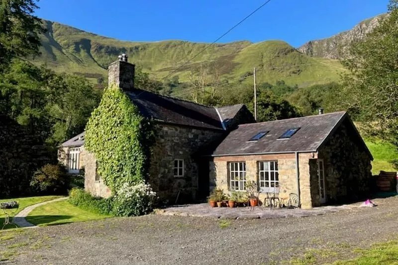 New s/c studio in medieval farm house Ideal for walkers, birders & writers.