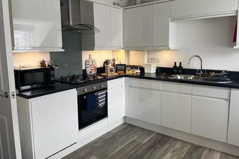 Contemporary 2 bedroom apartment in the heart of Swanage, pets welcome