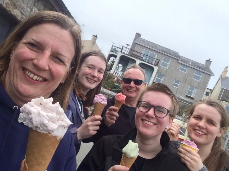 Parlwr Hufen Ia Moelfre Ice Cream Parlour