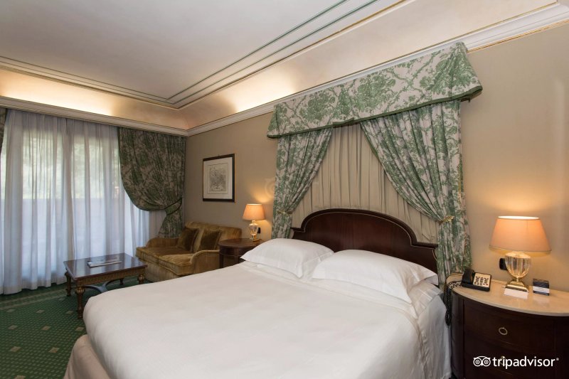River Chateau Hotel