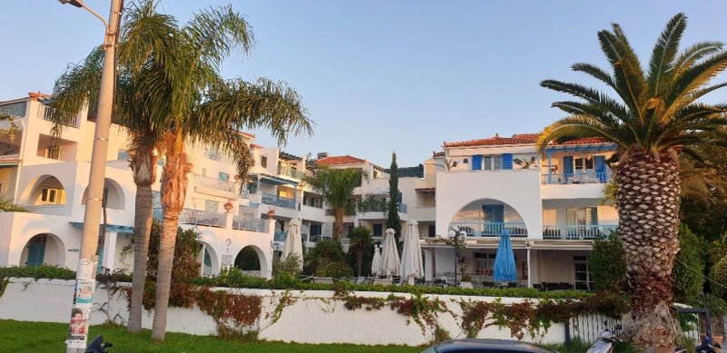 Nikis Village