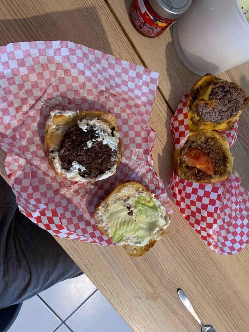 Un Burger Dans La Cuisine