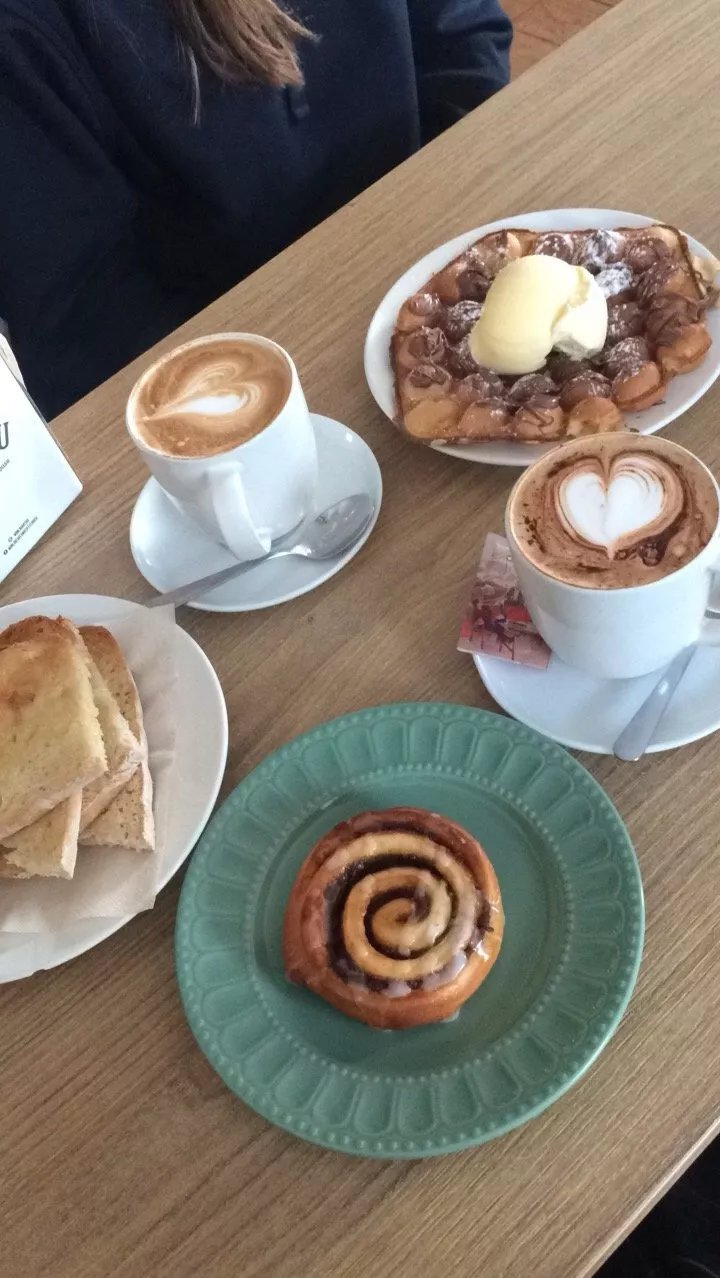 Monlou - Cake and Coffee House