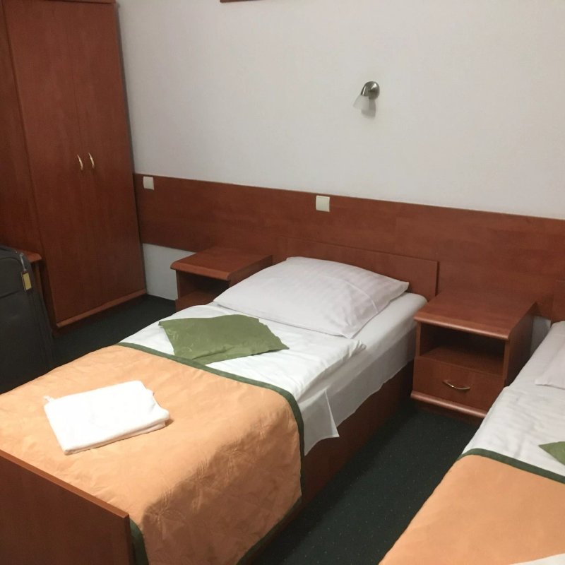 Junior Hotel