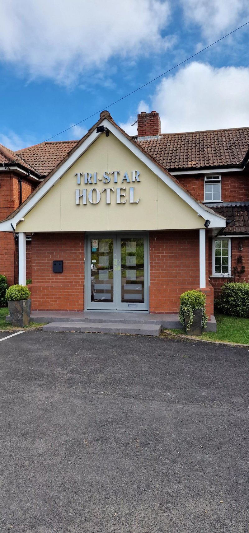 Tri-Star Hotel