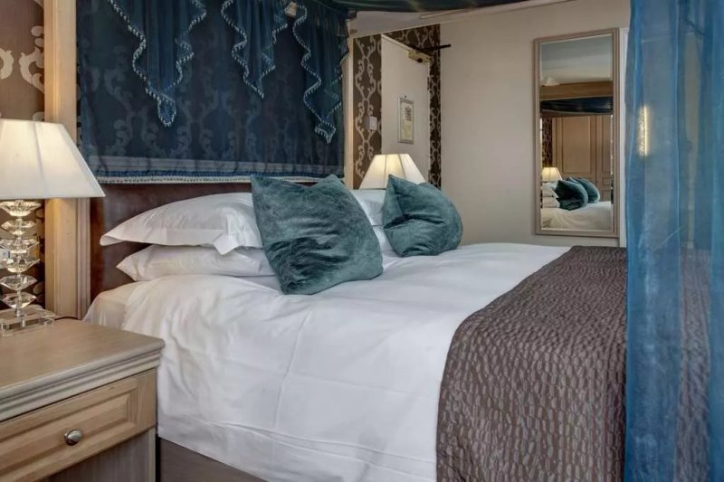 Ivy Hill Hotel