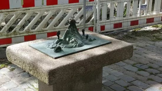 Skulptur "Insel der Frauen"