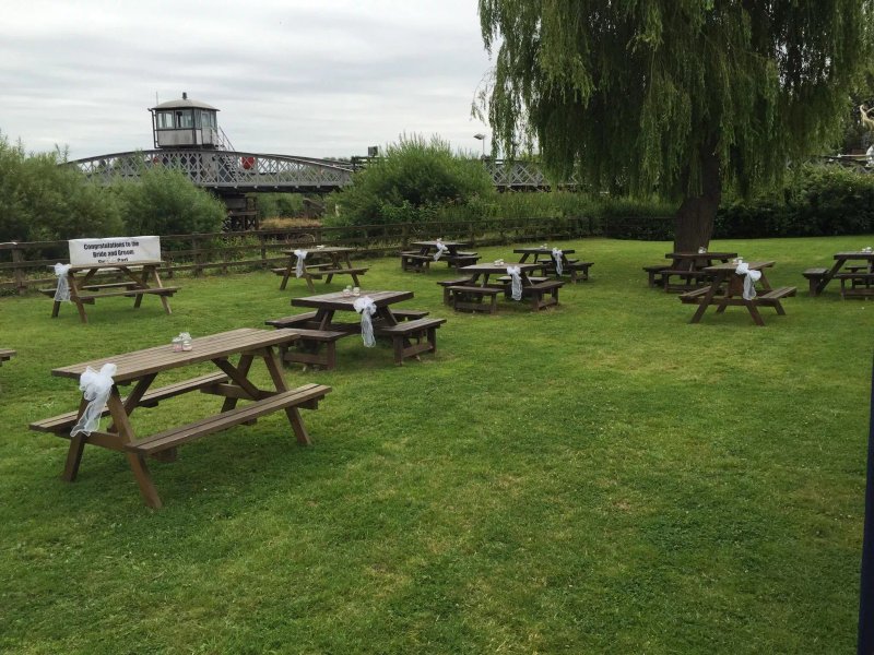 Ferry Inn