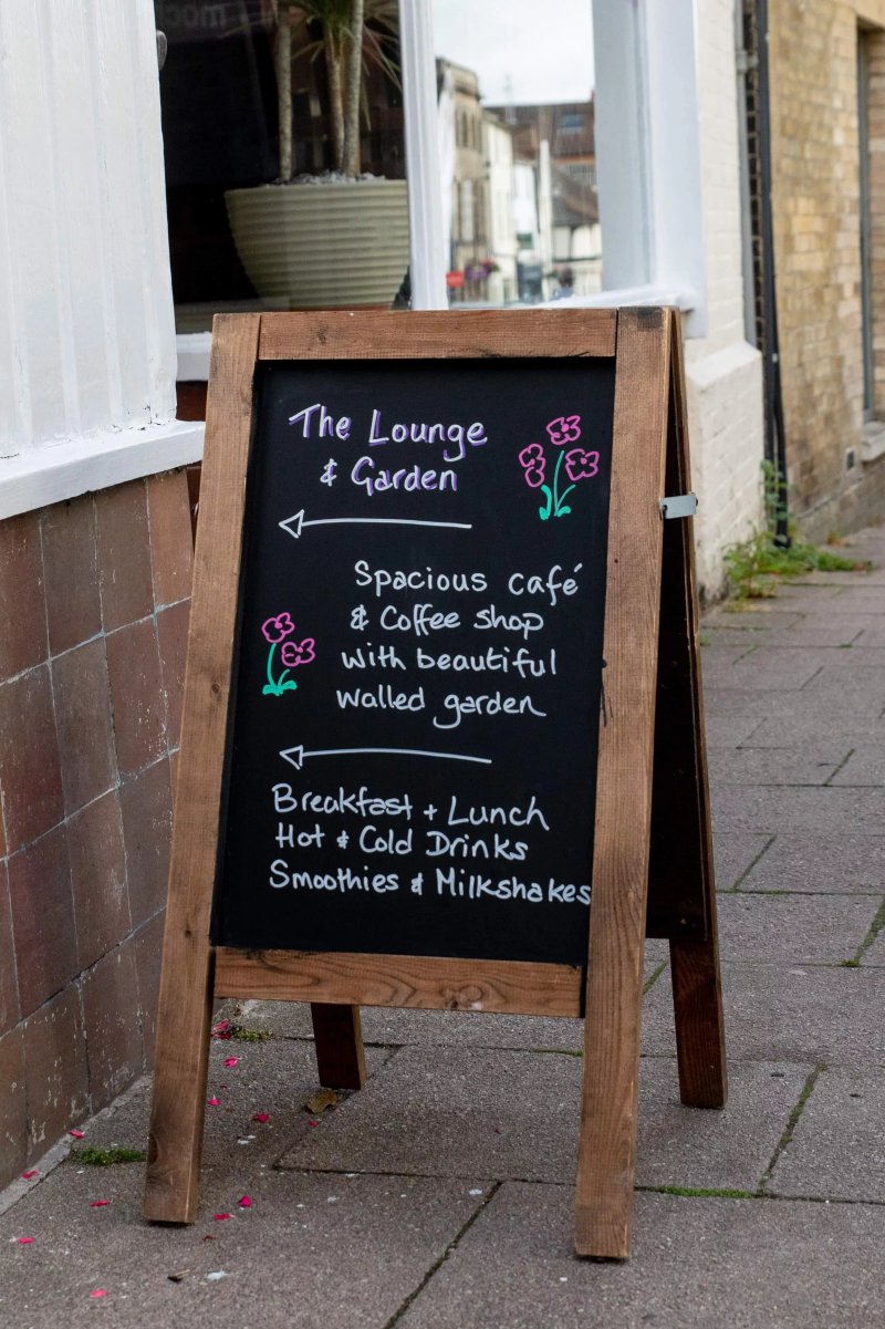 The Lounge & Garden