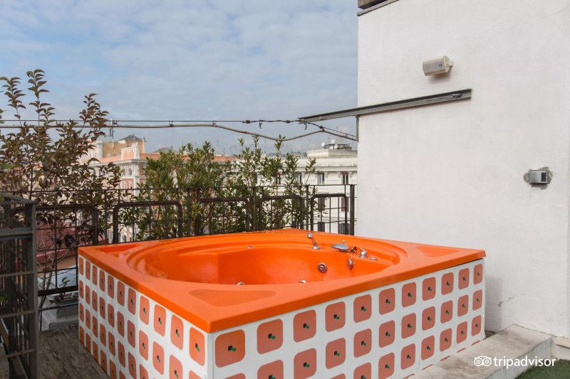 Orange Hotel