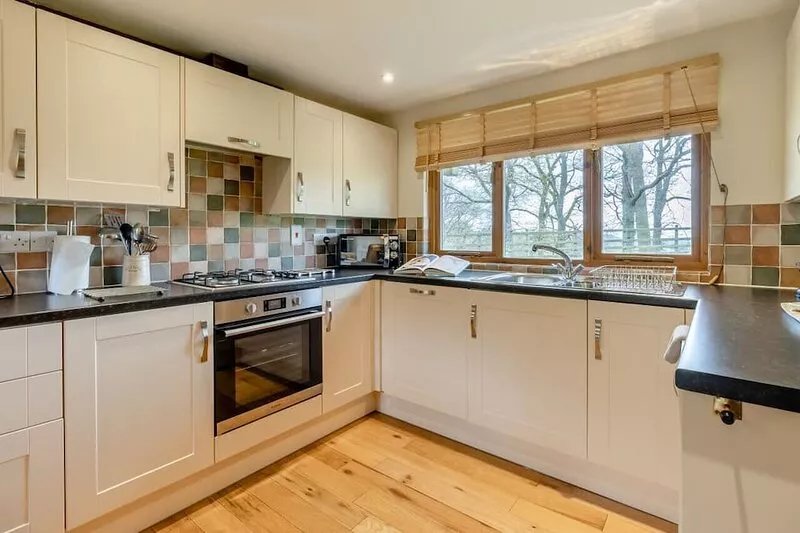 Derw Lodge - Two Bedroom House, Sleeps 4