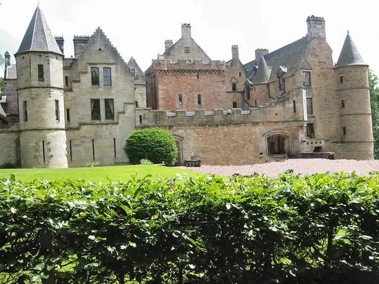 Dalzell House