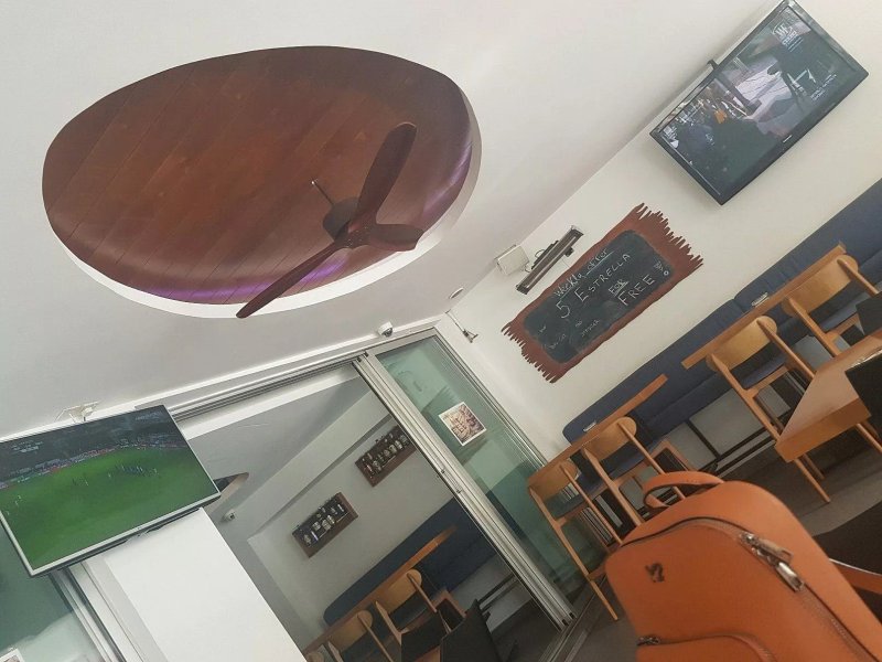 Eiffel Pub