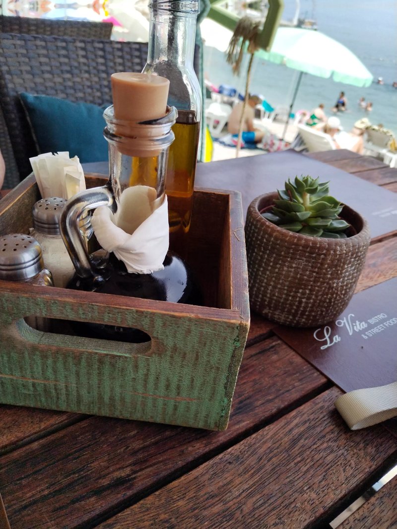 La Vita Bistro & Street Food