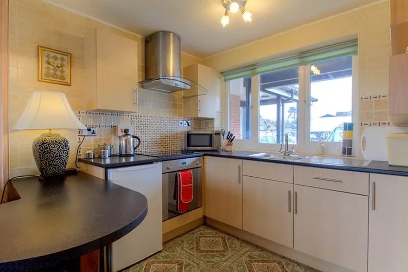 Riverside Holiday Cottage Nr The Iconic Wroxham Bridge. 2-Bedroom Pet-Friendly