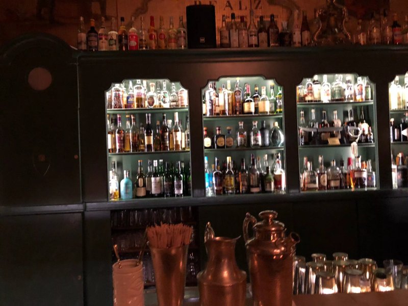 Die Goldene Bar