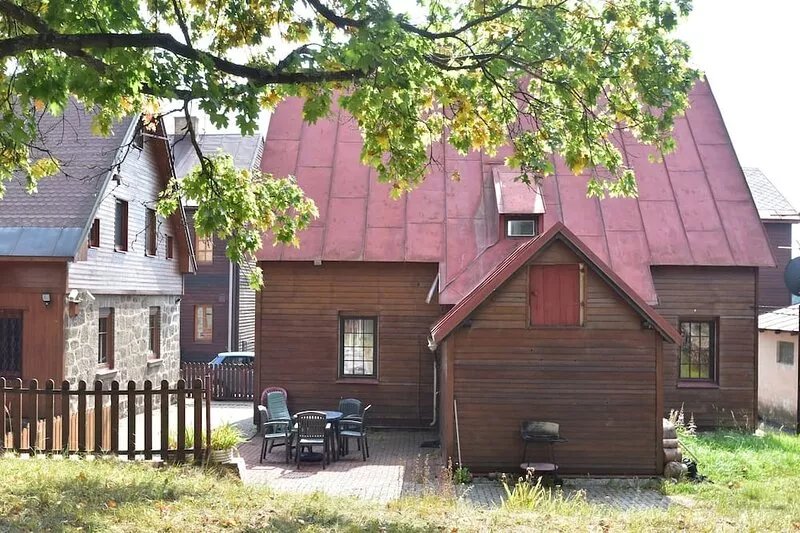 A well equipped holiday home for eight people with a snooker table.