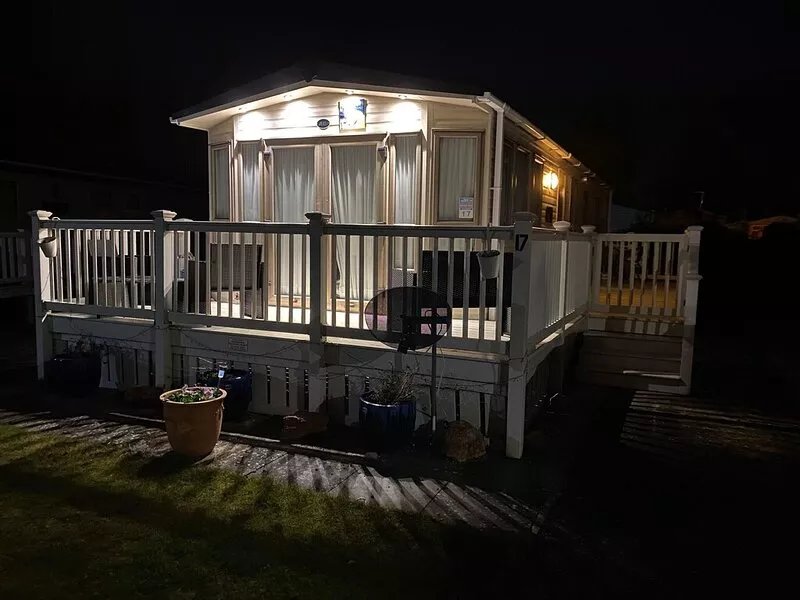 6 berth caravan with decking at Manor Park in Hunstanton ref 23017H
