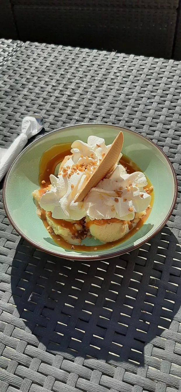 Le Mont Blanc Hotton Artisan Glacier