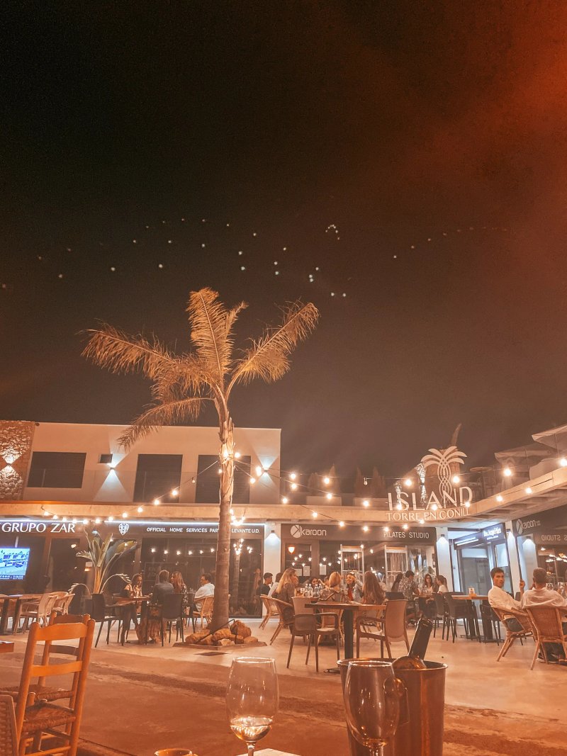 Petit Bistro Island