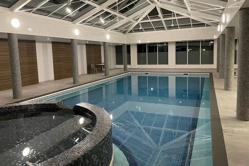 "Little Willows" Widemouth Bay, Sea and headland views *Indoor Swimming Pool*