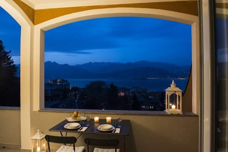 Apt nr centre of Stresa ,balcony, WiFi, air/con and wonderful view over the