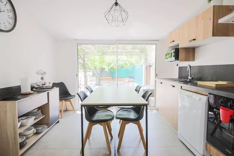 Country house in the heart of Provence with private pool and fenced garden