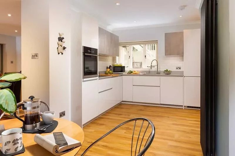 BELLMAN COTTAGE, with a garden in Bowness-On-Windermere