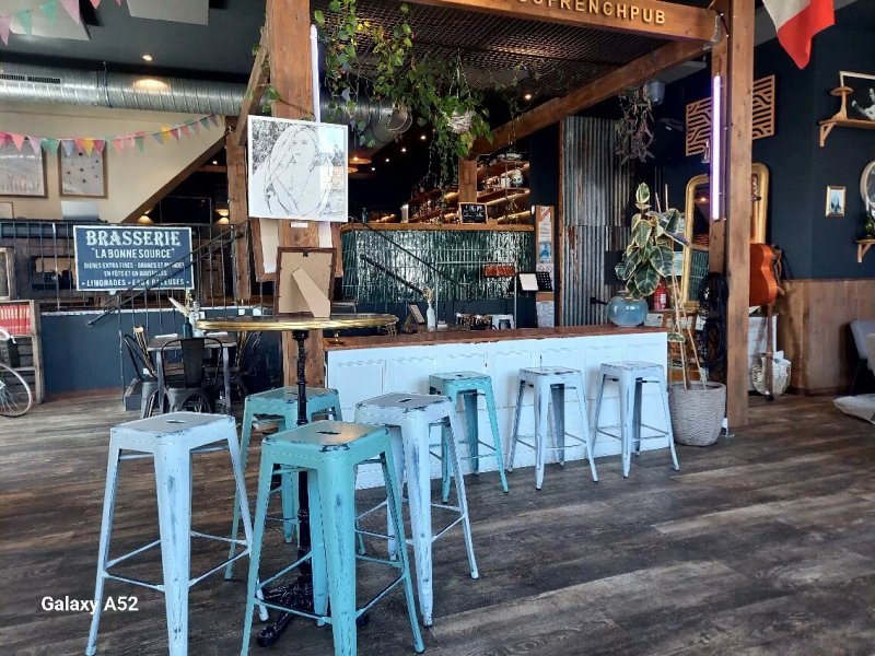 Chez Nous, French Pub et Savoir-vivre