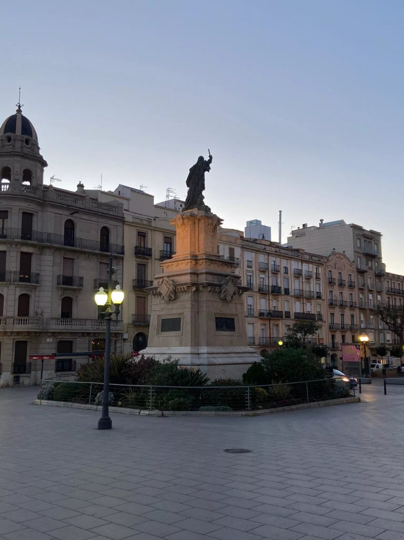 Monumento A Roger De Lauria