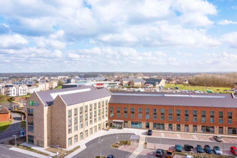 Holiday Inn Express Cambridge West Cambourne, an IHG Hotel