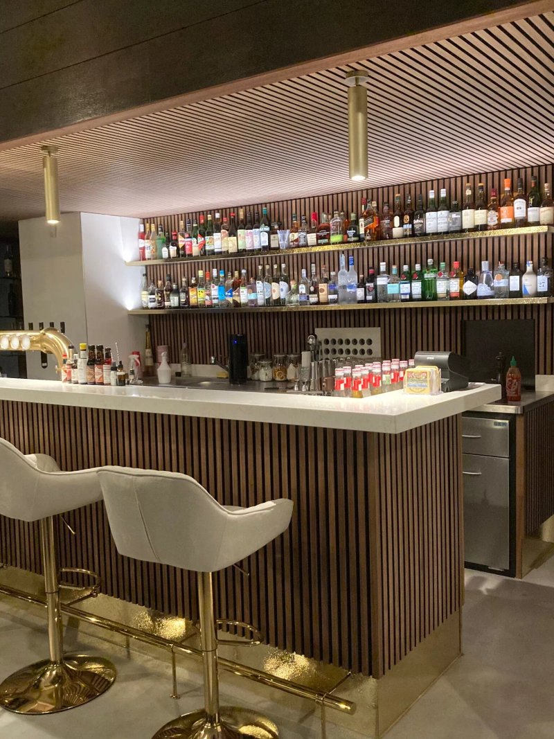 Meeting-cocktailbar & Restaurant
