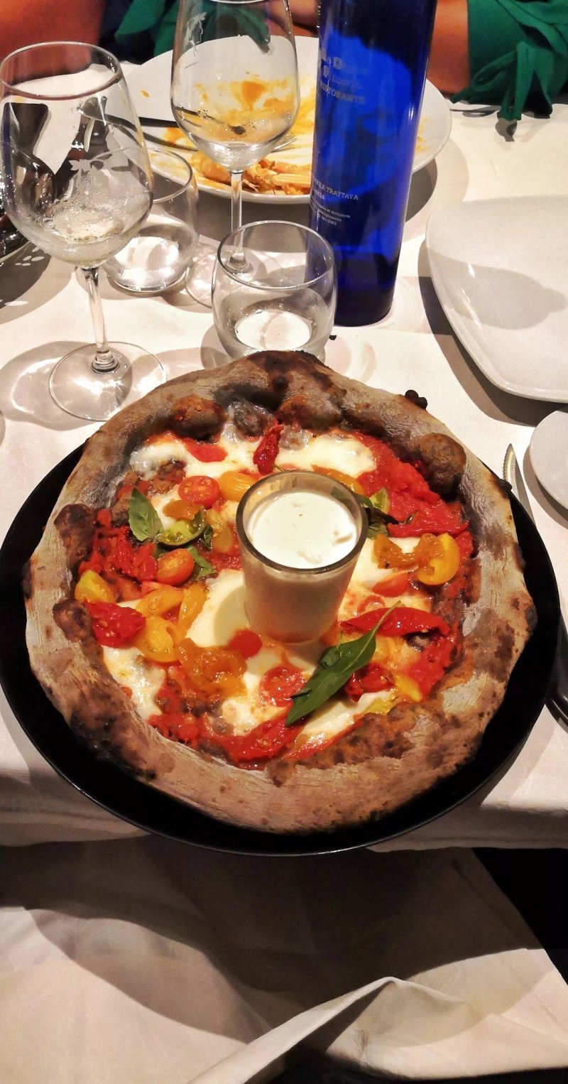 Ristorante La Divina Pizzeria