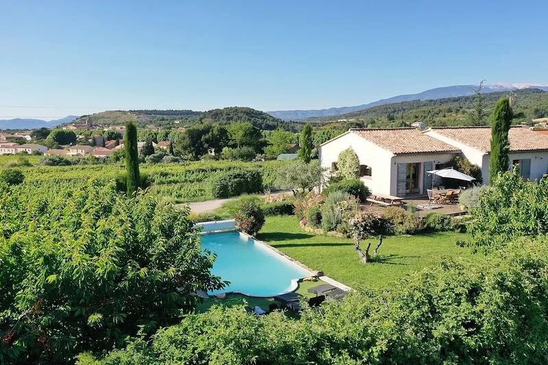 L'Instant Provence" villa in the countryside with breathtaking views and