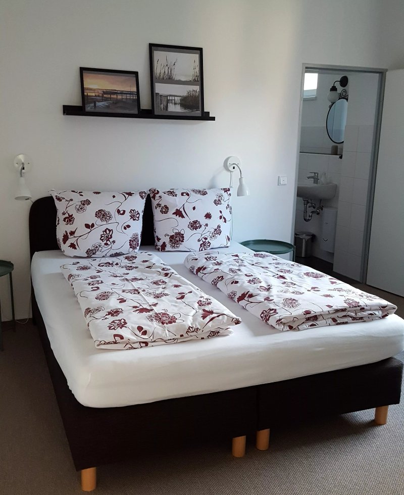 Bed & Kitchen